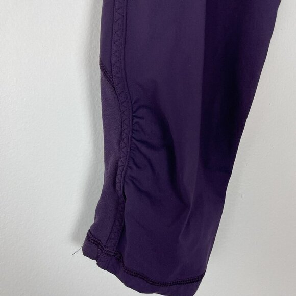 Lululemon Woman’s Purple Cropped Capri Leggings Size 8 - Picture 3 of 8